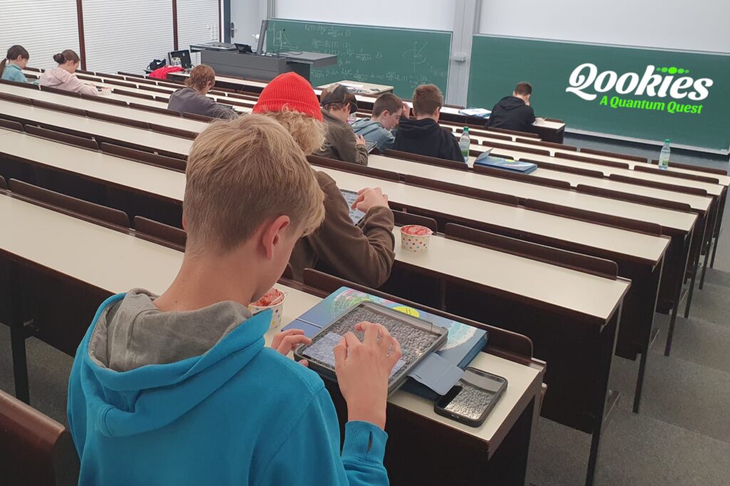 Students who participated in the junior conference on quantum physics in Würzburg play Qookies at the end of the event.